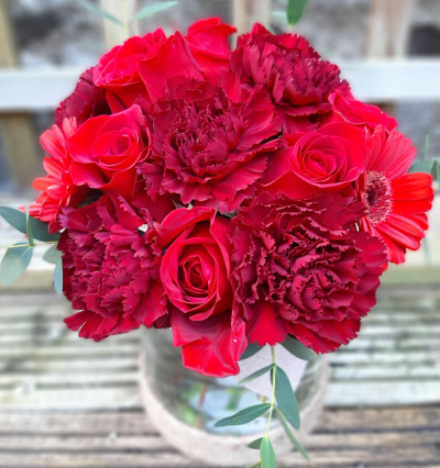 Everlasting love - Beautiful mixed bouquet of roses, gerbera and carnation, presented in a cute container.